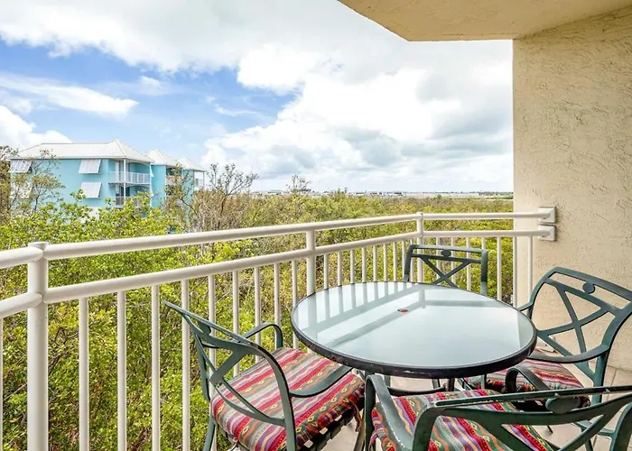 Tortuga Suite At Sunrise Suites Resort - Heated Pool, Hot Tub & Free Parking